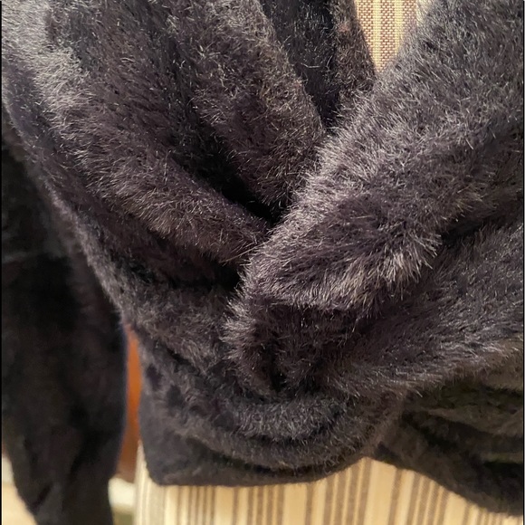 Love Tree Black crop sweater top - Picture 2 of 9